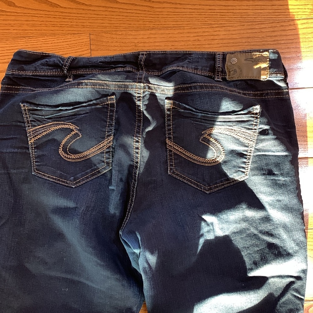 Silver Suki mid straight 18 x 32” jeans in GUC - Picture 5 of 8
